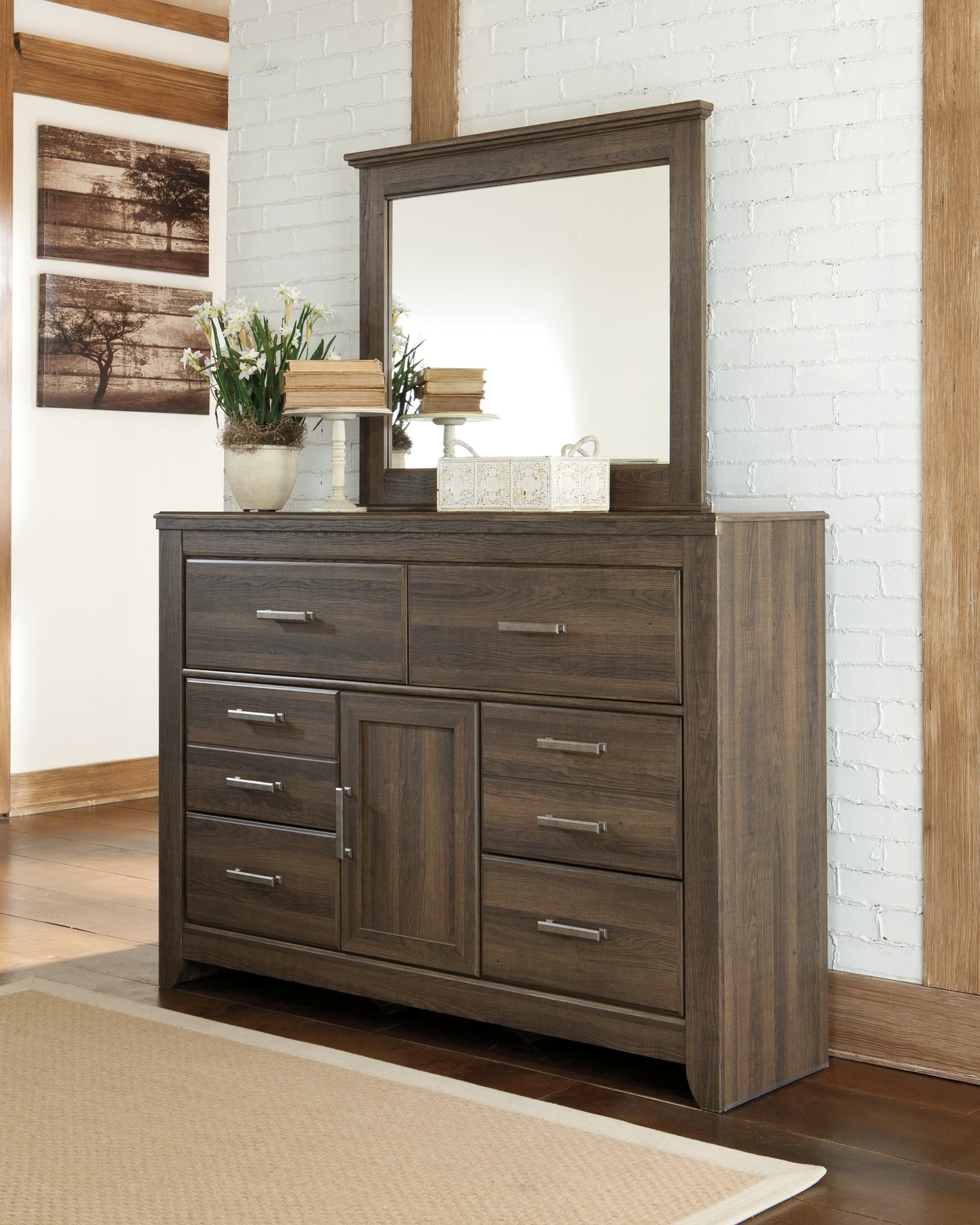 Juararo California King Panel Bed with Mirrored Dresser and 2 Nightstands